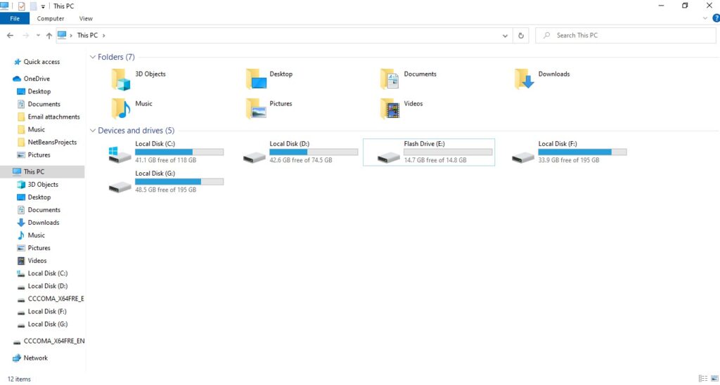 flash drive folder showing on this pc